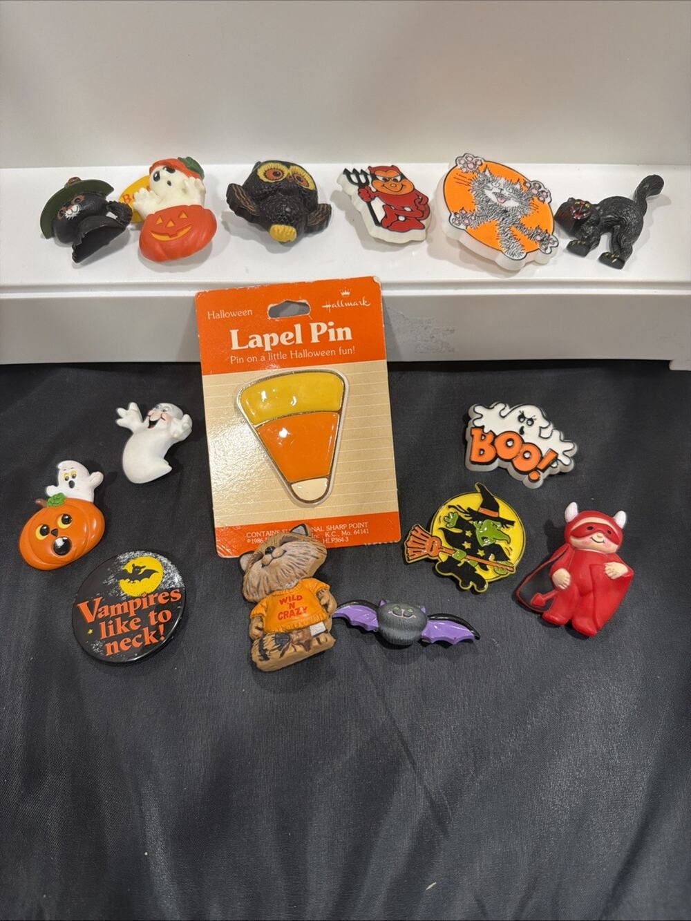15 Vtg Hallmark /Russ Halloween Pins Vampire, Ghosts, Bat Pumpkins, Cat Etc